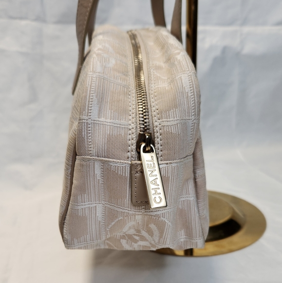 CHANEL Travel Line Nylon Jacquard Leather bag - Picture 4 of 8